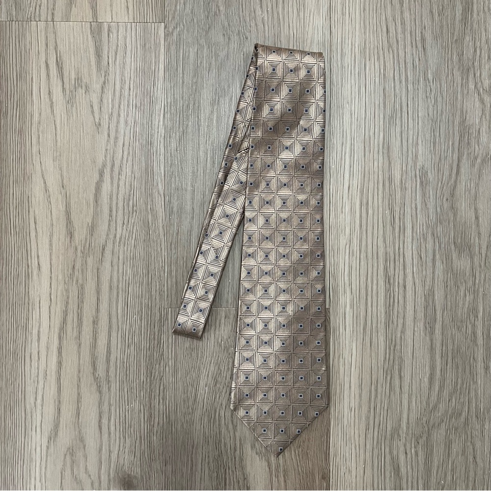 Villa Bugatti 100% Silk Tan Geometric Patterned Tie